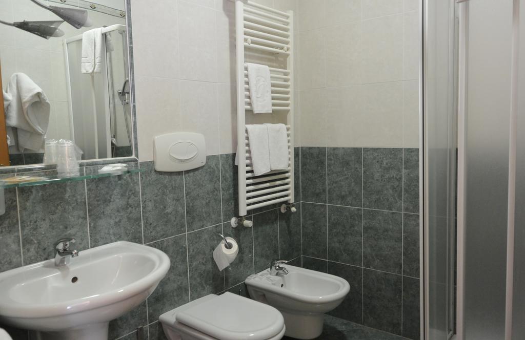 Hotel Ristorante Italia Certosa di Pavia Eksteriør billede
