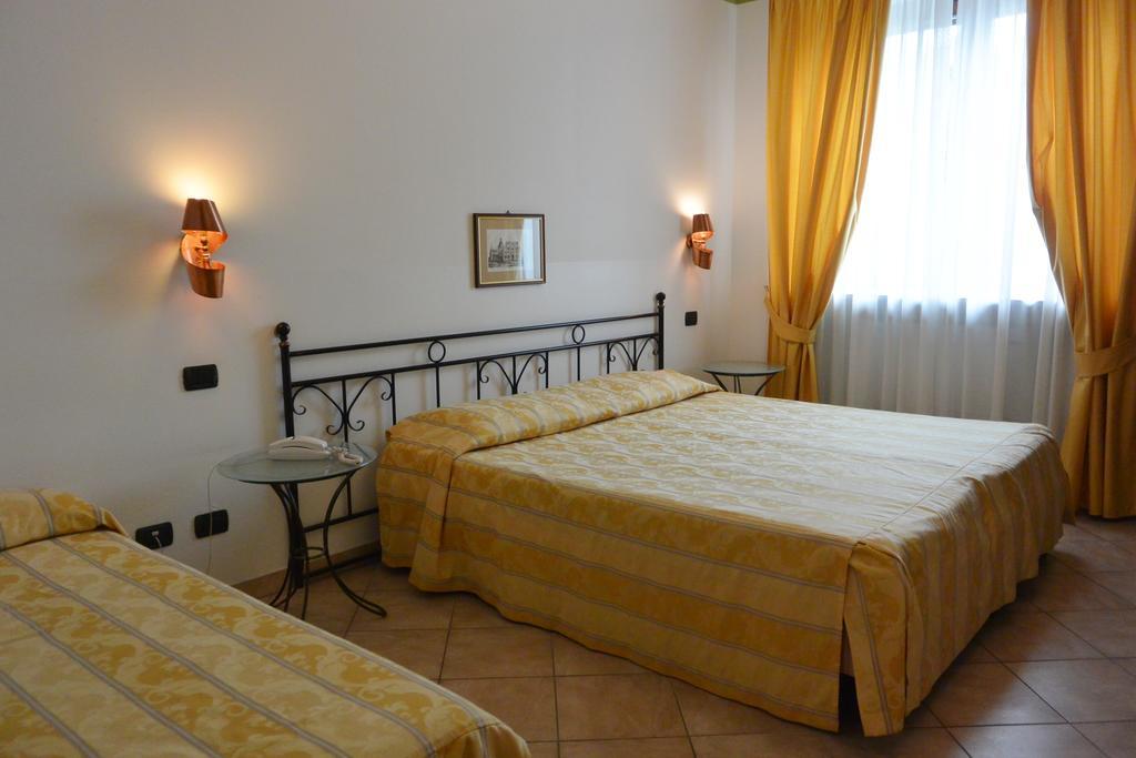 Hotel Ristorante Italia Certosa di Pavia Eksteriør billede