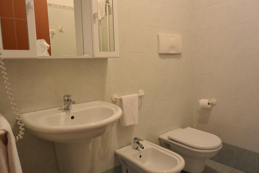 Hotel Ristorante Italia Certosa di Pavia Eksteriør billede