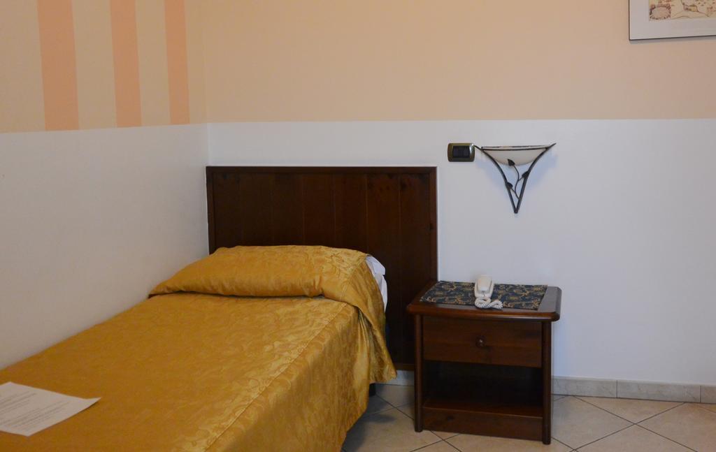 Hotel Ristorante Italia Certosa di Pavia Eksteriør billede