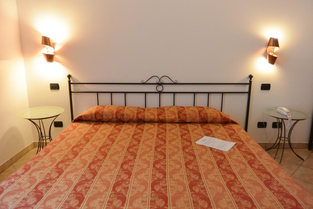 Hotel Ristorante Italia Certosa di Pavia Eksteriør billede