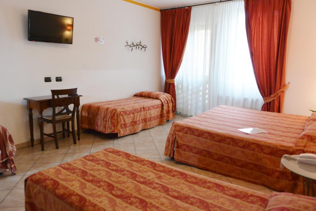 Hotel Ristorante Italia Certosa di Pavia Eksteriør billede