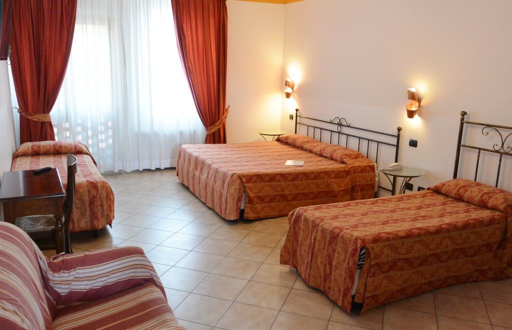 Hotel Ristorante Italia Certosa di Pavia Eksteriør billede